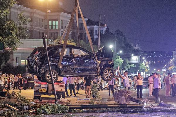 幫登哥把餅皇整來(lái)？美媒交易建議：快船送出曼恩&塔克換回卡佩拉