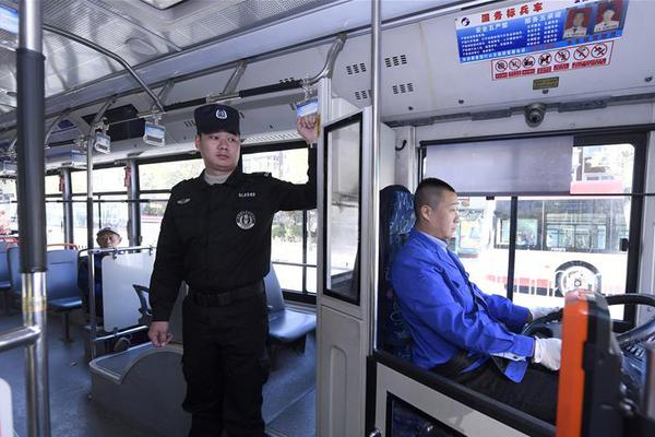 離譜！CBA廣州小將把女友裝行李箱帶進(jìn)宿舍 通宵過夜 遭內(nèi)部禁賽