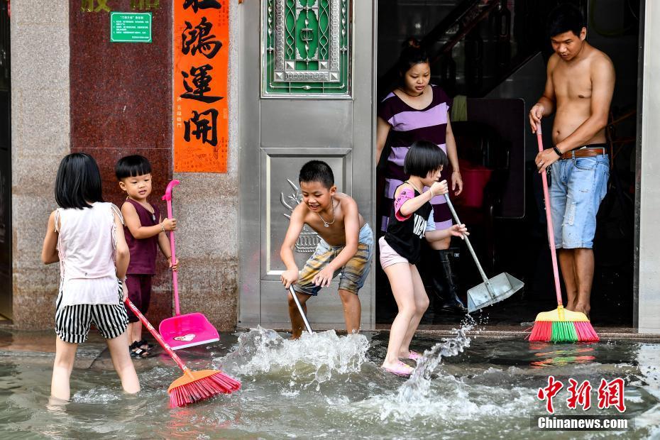 踢足球的男生的魅力體育足球視頻