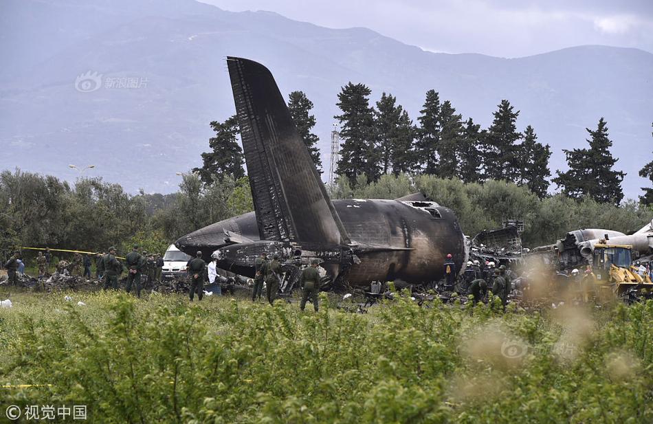 駐日美軍墜機(jī)事故致8死 美軍宣布停飛“魚(yú)鷹”飛機(jī)