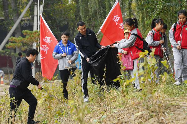 京媒：鄒雨宸膝蓋無(wú)大礙 目前戴上支架做保護(hù) 疼痛感消失后可復(fù)出