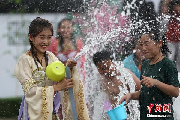 不使用預(yù)制菜的小菜園正式在港交所主板掛牌上市