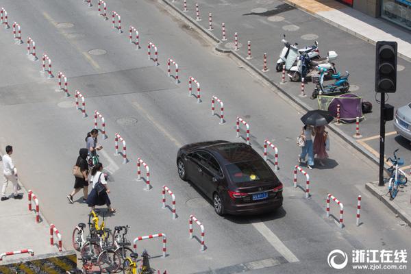 王大雷在國(guó)家隊(duì)過(guò)36歲生日，吾米提江領(lǐng)唱生日歌